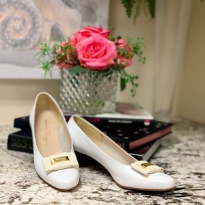 ✨STUNNING white Ferragamo!✨